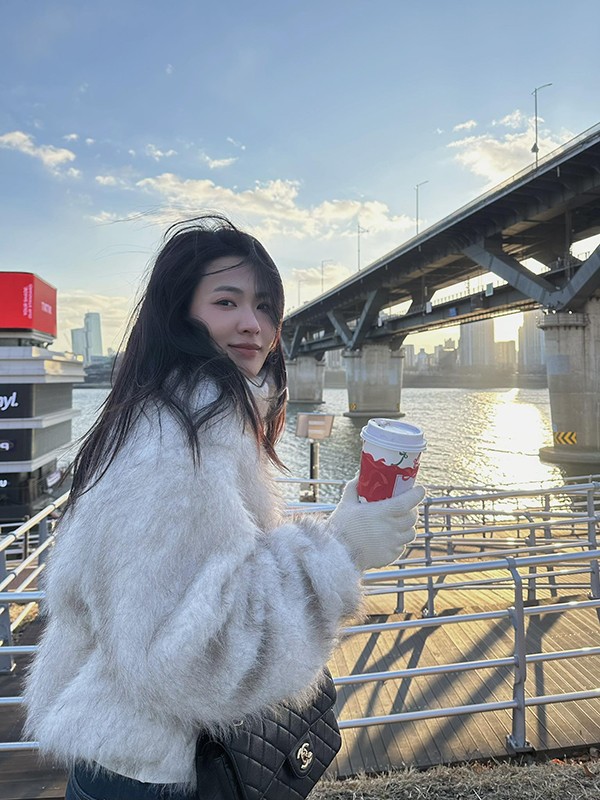 Không chỉ gây thương nhớ với khán giả bởi khả năng diễn xuất, Minh Trang còn sở hữu nhan sắc ngọt ngào.