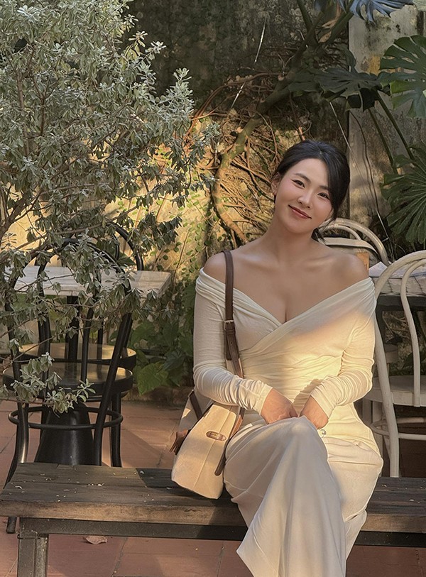 Đặc biệt, Minh Trang gây ấn tượng bởi chiều cao nổi bật cùng thân hình nóng bỏng.