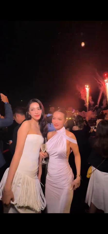 Cư dân mạng nghi ngờ hoa hậu Trần Tiểu Vy và Sỹ Thanh quảng bá cho web cá độ