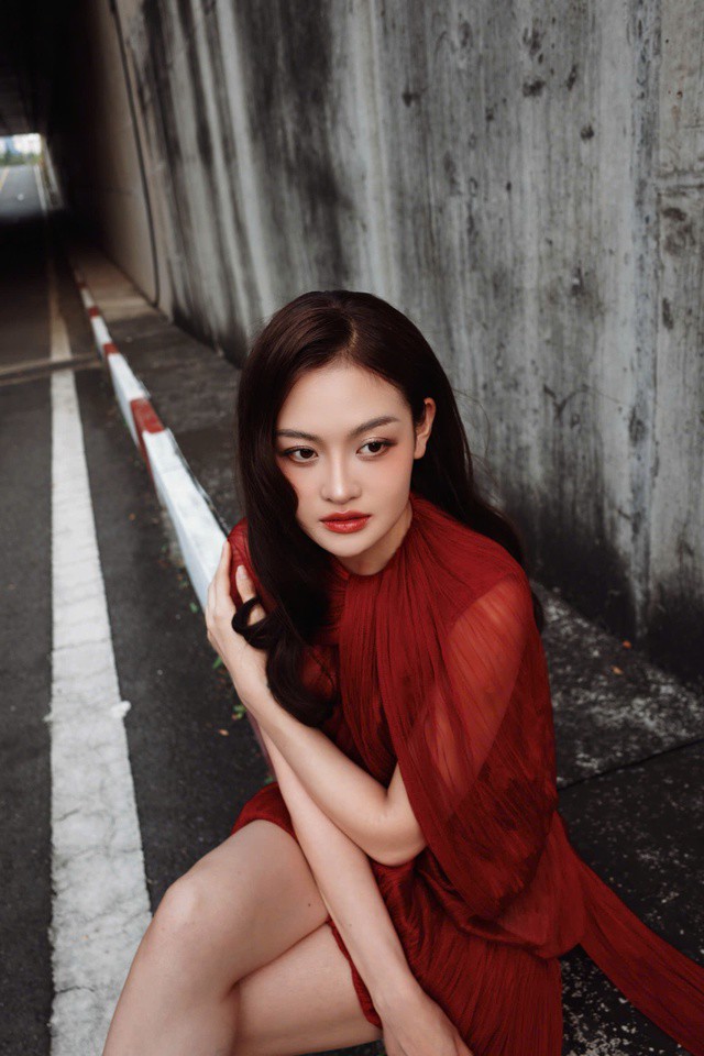 Chia sẻ về dấu mốc đặc biệt này, Thùy Anh thừa nhận, đôi khi chính cô cũng ngỡ ngàng khi nhận ra bản thân đã bước sang tuổi 31.