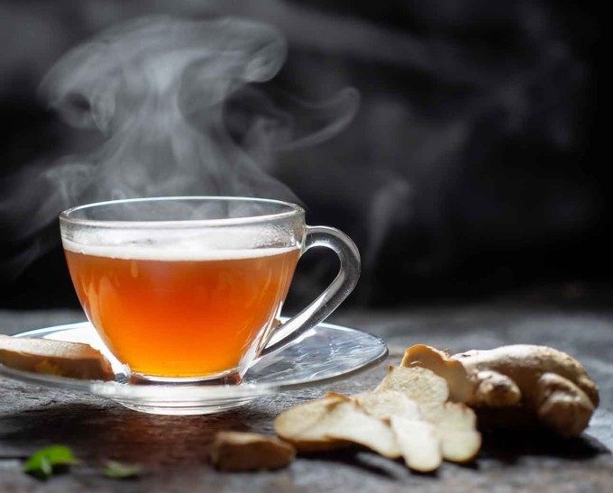 Trà gừng ấm giúp tăng tuần hoàn, làm da sáng hồng.
