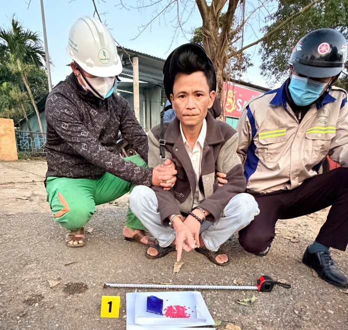 Đối tượng Hồ Ngọc Hưng bị lực lượng công an bắt giữ