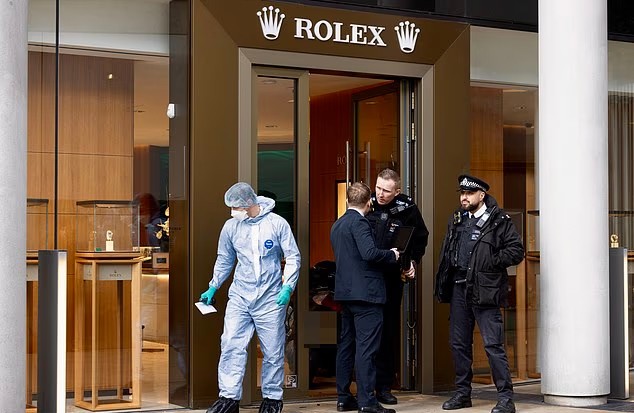 Hiện trường vụ cướp. Ảnh: Story Picture Agency