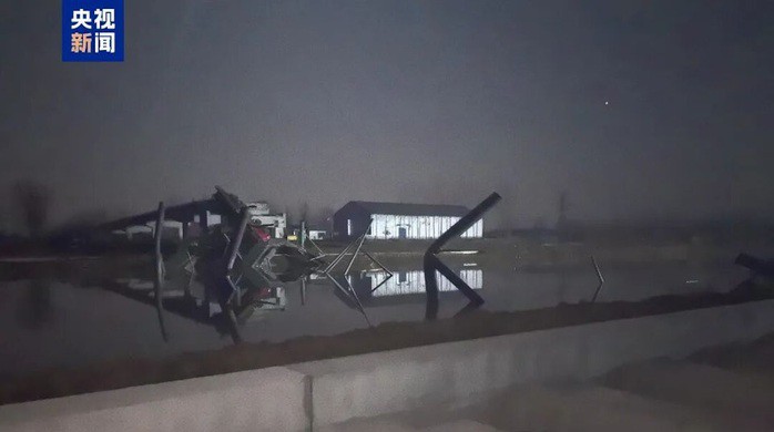 Cây cầu bị sập đóng vai trò là mắt xích then chốt trong tuyến đường Liên Vân Cảng - Thượng Hải của tỉnh Giang Tô. Ảnh: CCTV