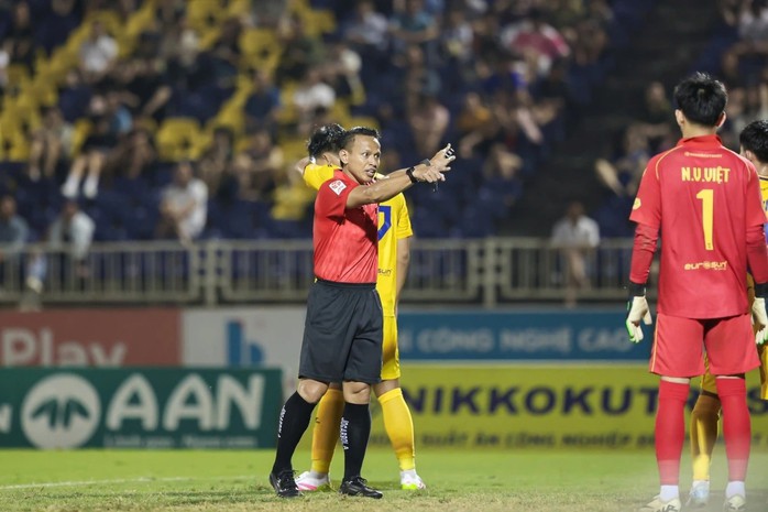 Trọng tài Malaysia cầm còi trận Ninh Bình - Công an Hà Nội ở vòng 12 V-League 2025-2026