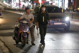 Uống rượu, bia rồi dắt xe về nhà thì có bị đo nồng độ cồn và xử phạt không?