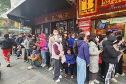 Giá vàng hôm nay mới nhất (3/2) tăng "sốc" 9 triệu/lượng: Người mua xếp hàng từ tờ mờ sáng, nhà vàng dừng nhận khách