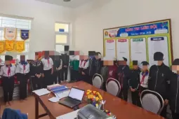 Ra đường ‘nhảy theo còi xe’, 23 học sinh và phụ huynh bị công an mời làm việc