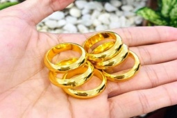 Tôi mua được 5 chỉ vàng bằng tiền làm thêm xuyên Tết 3 năm