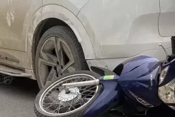 'Nguyên tắc sống còn: không đứng chờ trước, sau ôtô'