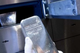 Thị trường bạc "cuồng loạn", nhà đầu tư gánh hậu quả tàn khốc, tài sản bốc hơi sau một đêm