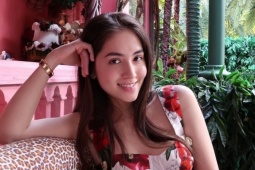 Nhan sắc ít son phấn của dâu út tương lai nhà Jonathan Hạnh Nguyễn