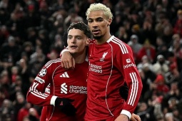 Carragher bất ngờ khen Wirtz trình ngang De Bruyne, Ekitike hơn đứt Torres