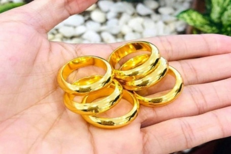 Tôi mua được 5 chỉ vàng bằng tiền làm thêm xuyên Tết 3 năm