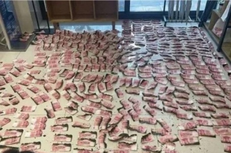 Hơn 1,4 tỷ đồng tiết kiệm của 2 cụ già bị cháy, ngân hàng giải cứu suốt 15 ngày