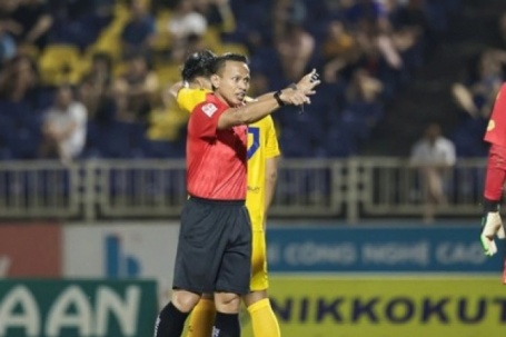 Trọng tài ngoại sai sót ở V-League và vấn đề niềm tin