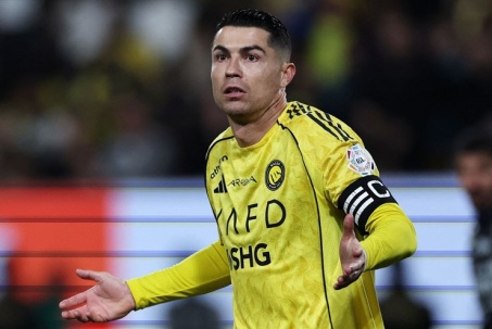 Ronaldo nổi loạn ở Ả Rập: "Tiền chất như núi" nhưng không mua nổi hạnh phúc