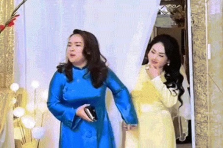 Cô dâu 61 tuổi lấy chồng Việt kiều, được các con tổ chức đám cưới linh đình