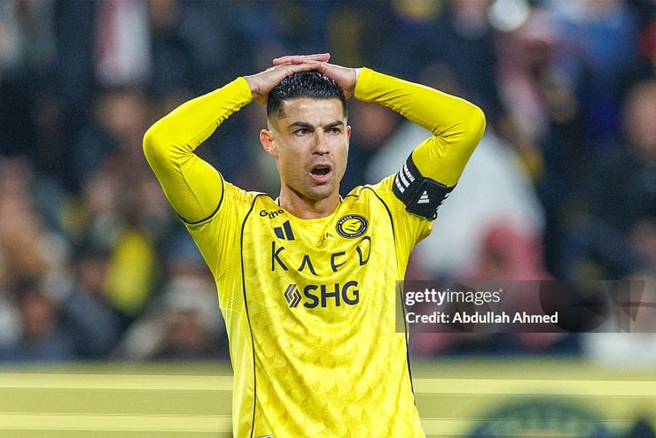 Ronaldo tạo ra hỗn loạn tại bóng đá Ả Rập