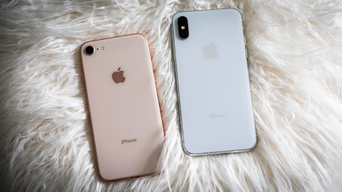 iPhone 8 và iPhone X.