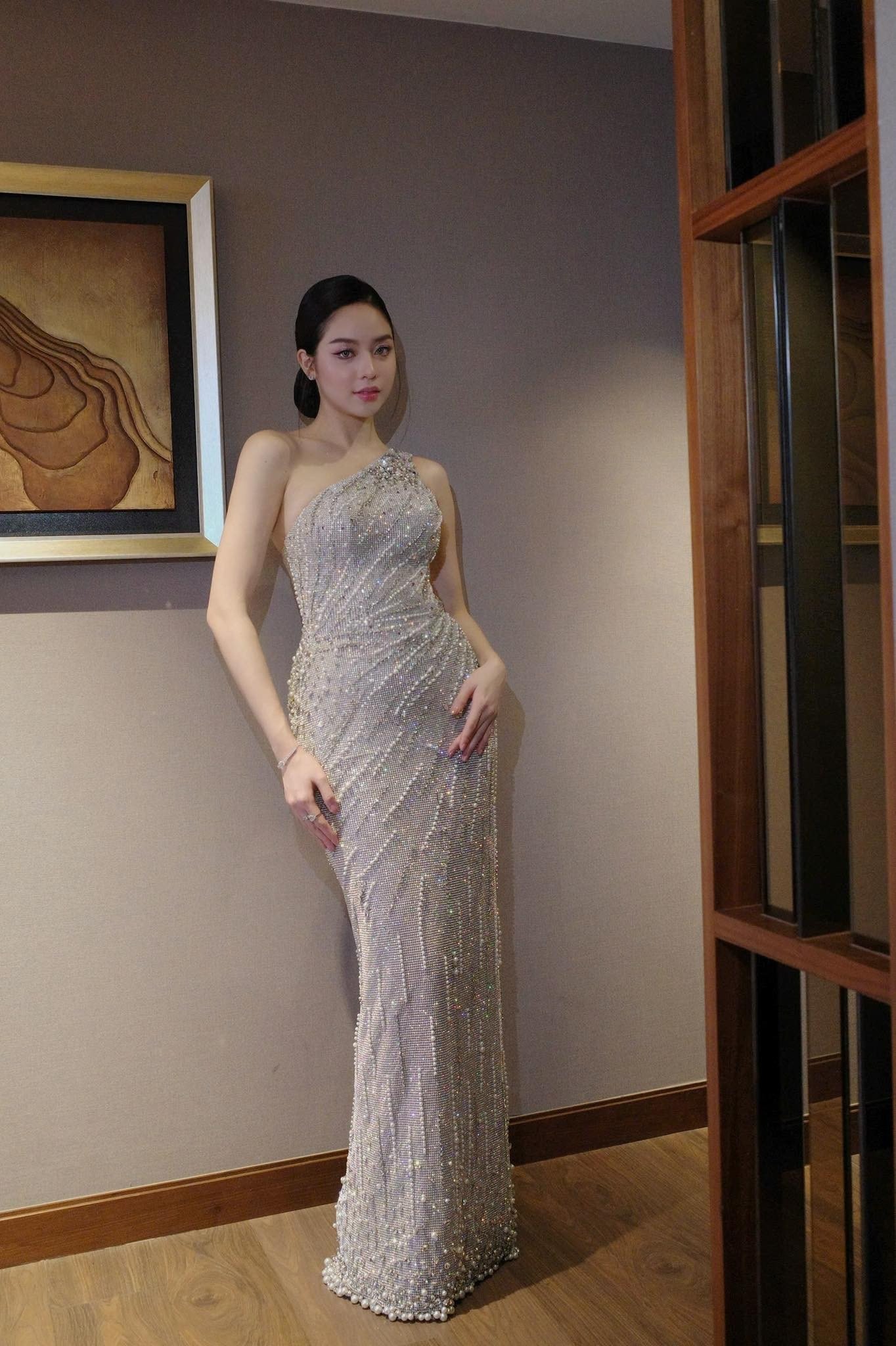 Trước ồn ào bộ đầm tím, Hoa hậu Thanh Thủy từng diện nhiều váy dạ hội đẹp đỉnh - 5