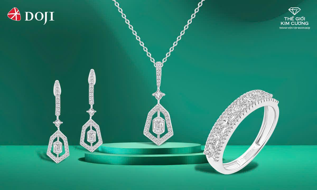 TrenD by DOJI lựa chọn cách kể câu chuyện phong cách thông qua những thiết kế mang đường nét tinh gọn, hiện đại, nhưng đủ điểm nhấn để tạo dấu ấn riêng.