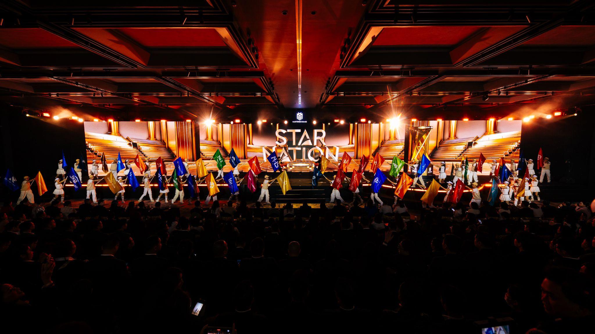 Màn diễu hành “Thế vận hội Star Nation” rực rỡ khí thế khơi dậy cảm xúc tự hào từ những giây phút mở màn chương trình.