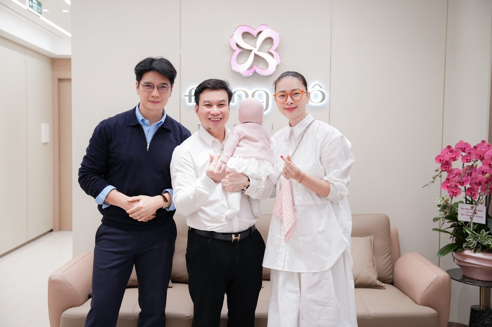 Bác sĩ Tăng Đức Cương cùng gia đình Ngô Thanh Vân - Huy Trần