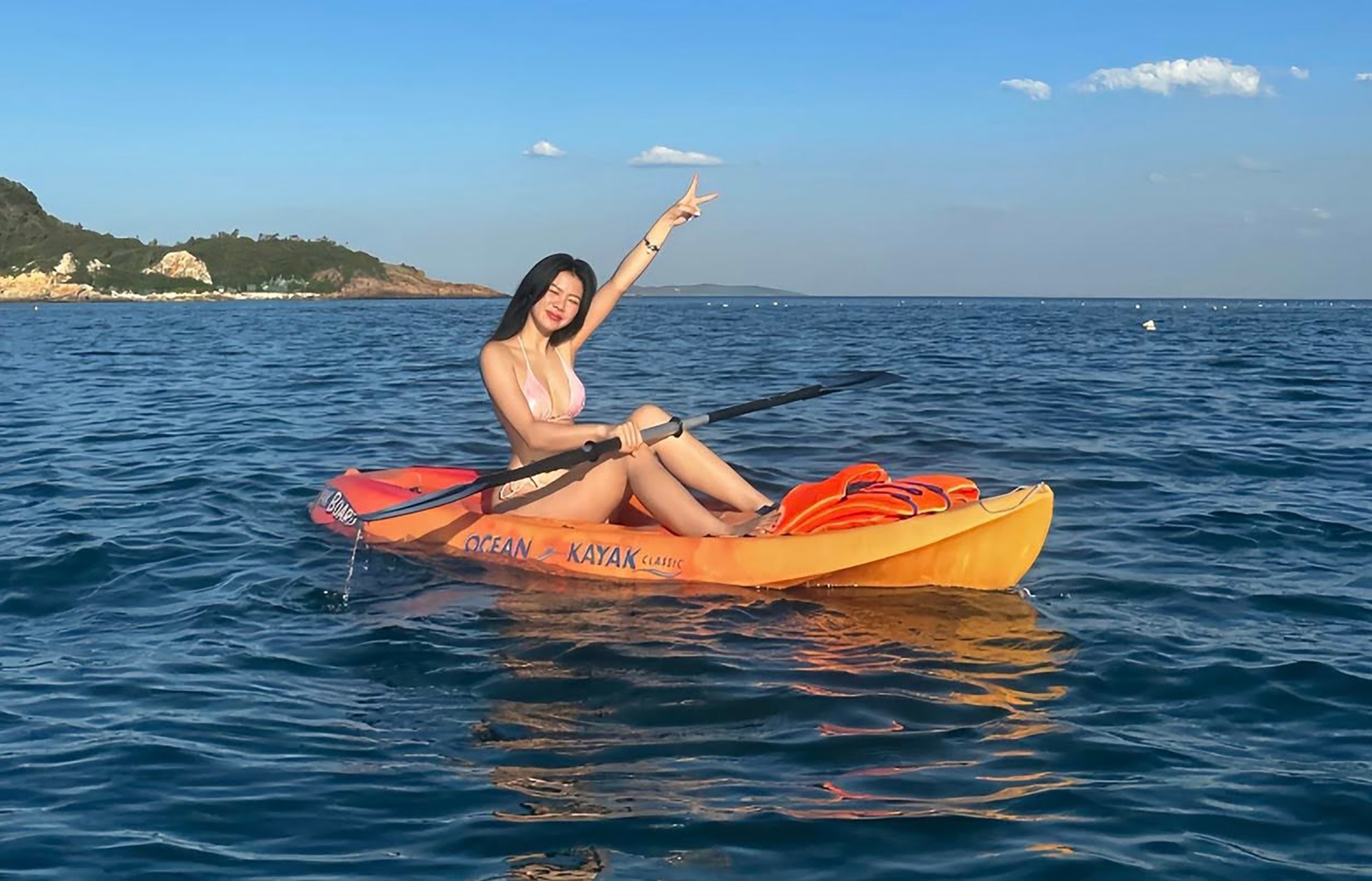 Cao Quyên cho biết cô sẽ đón Tết cùng gia đình tại Đắk Lắk. Bên cạnh tận hưởng những niềm vui như ăn cơm cùng gia đình, chúc Tết người thân, bạn bè, cô nàng vẫn sẽ dành thời gian để rèn luyện thể thao đều đặn, đặc biệt là chơi pickleball cũng là một thú vui ngày Tết đối với cô.