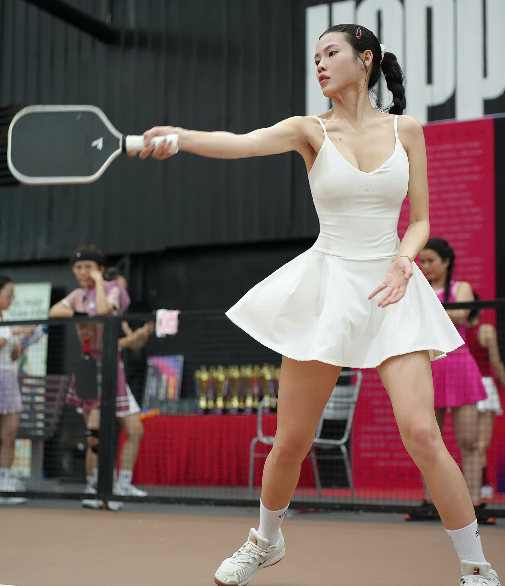 Sau khoảng 1 năm tập luyện và thi đấu pickleball, cô nàng có được khoảng 5 chức vô địch và rất nhiều lần vào top 3 của các giải phong trào.