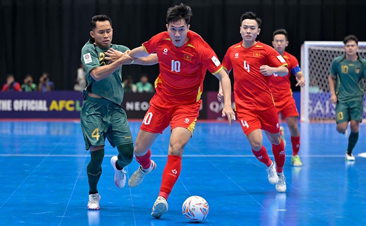 ĐT futsal Việt Nam tạo nhiều cơ hội trước Indonesia.