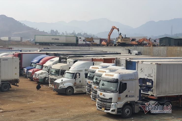 Thủ tướng yêu cầu khẩn trương giải tỏa tình trạng ách tắc, bảo đảm thông quan kịp thời thực phẩm, hàng hóa xuất, nhập khẩu