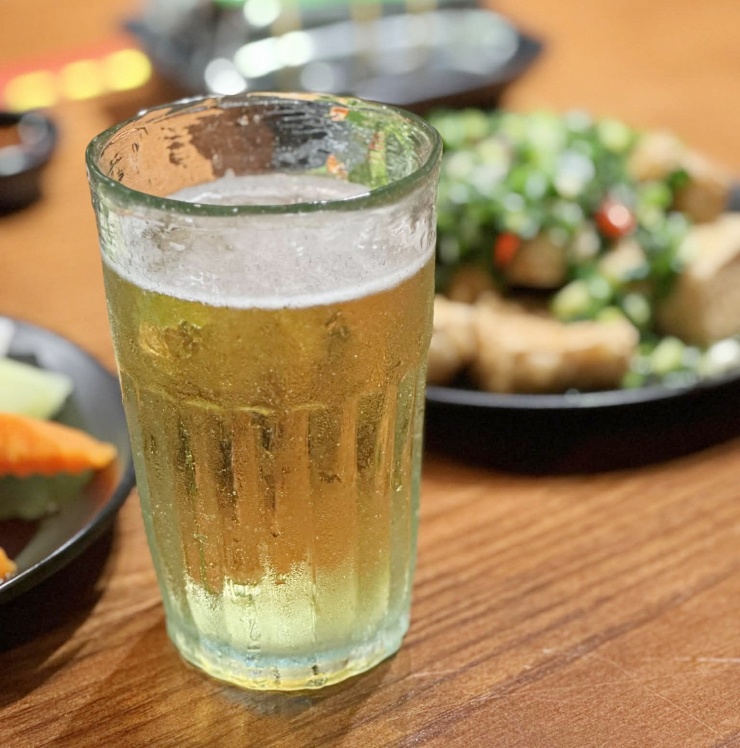 Bia có một số tác dụng với sức khỏe nhưng lạm dụng sẽ gây hại. Ảnh: Ban Mai