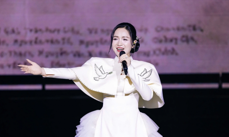 Duyên Quỳnh ở lễ trao giải Làn Sóng Xanh 2025.