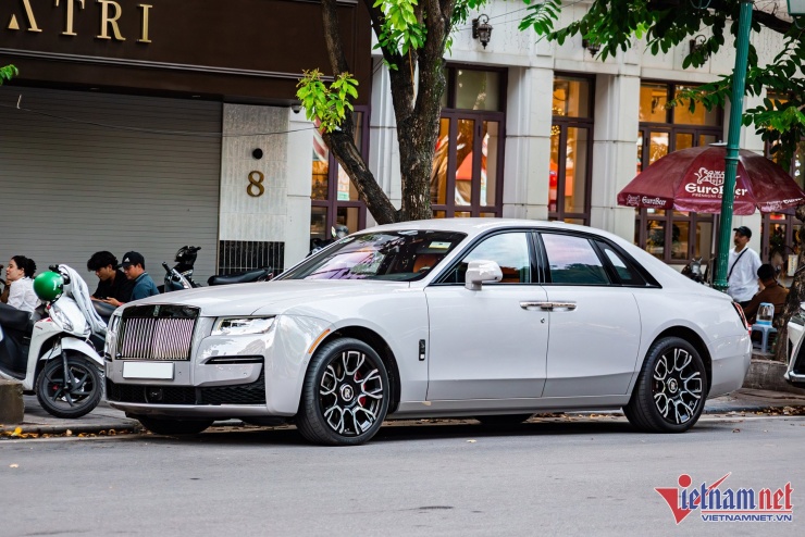 Ngắm Rolls-Royce Ghost Black Badge của đại gia Hà Nội, Việt Nam chỉ có 2 chiếc - 1