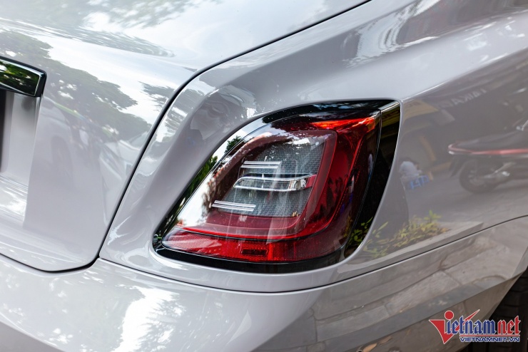 Ngắm Rolls-Royce Ghost Black Badge của đại gia Hà Nội, Việt Nam chỉ có 2 chiếc - 6