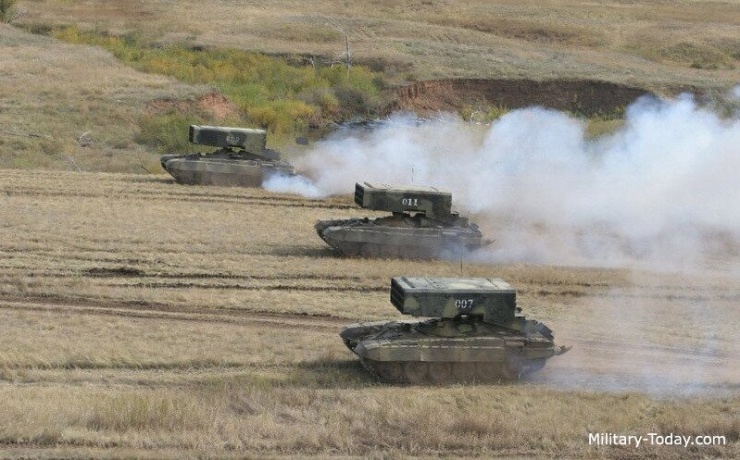 Hình ảnh FPV cảm tử Ukraine thiêu cháy 'hỏa thần' TOS-1A trong lãnh thổ Nga - 2