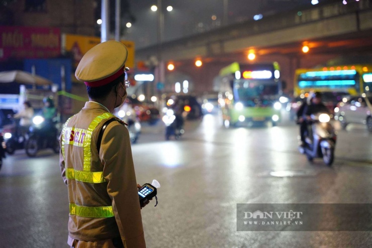 Clip: Uống 3 chén trong dịp sinh nhật cháu gái, tài xế vi phạm nồng độ cồn gấp đôi mức kịch khung - 3