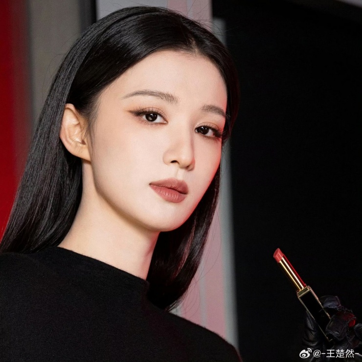 Vương Sở Nhiên có nhan sắc nổi bật