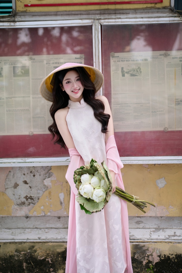 Á khôi Thanh Hương gợi ý diện mốt áo dài cổ yếm hot trend - 1