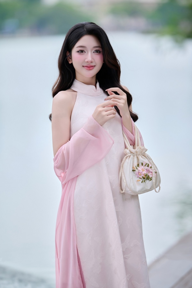 Á khôi Thanh Hương gợi ý diện mốt áo dài cổ yếm hot trend - 3