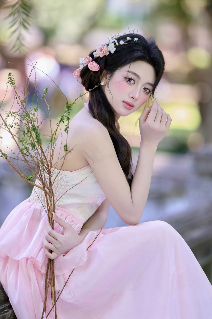 Á khôi Thanh Hương gợi ý diện mốt áo dài cổ yếm hot trend - 4