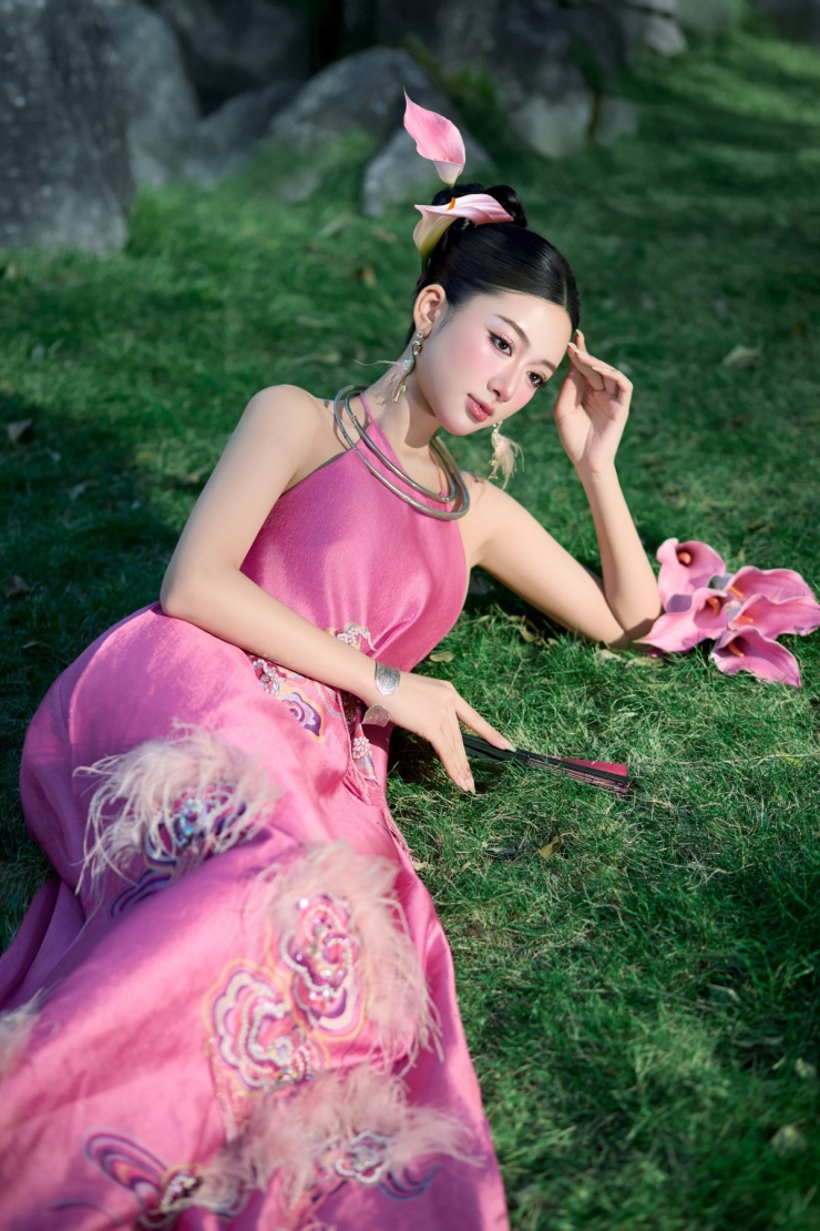 Á khôi Thanh Hương gợi ý diện mốt áo dài cổ yếm hot trend - 7