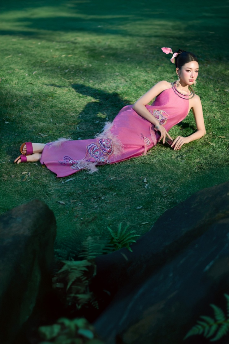 Á khôi Thanh Hương gợi ý diện mốt áo dài cổ yếm hot trend - 8