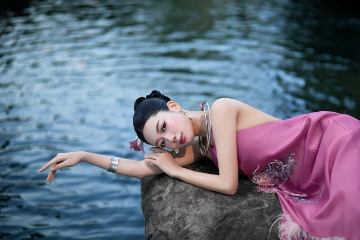 Á khôi Thanh Hương gợi ý diện mốt áo dài cổ yếm hot trend - 9