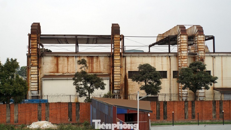 Theo ông Quang, tình trạng "bụi màu" được cho là xuất phát từ một công ty chế tạo máy, liền kề với khu dân cư