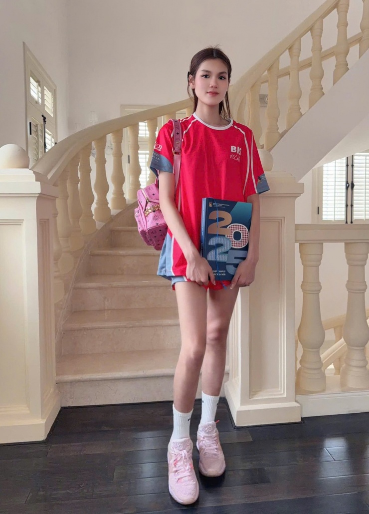 Con gái 14 tuổi của Phương Lê 'lột xác' sau giảm 20 kg - 5