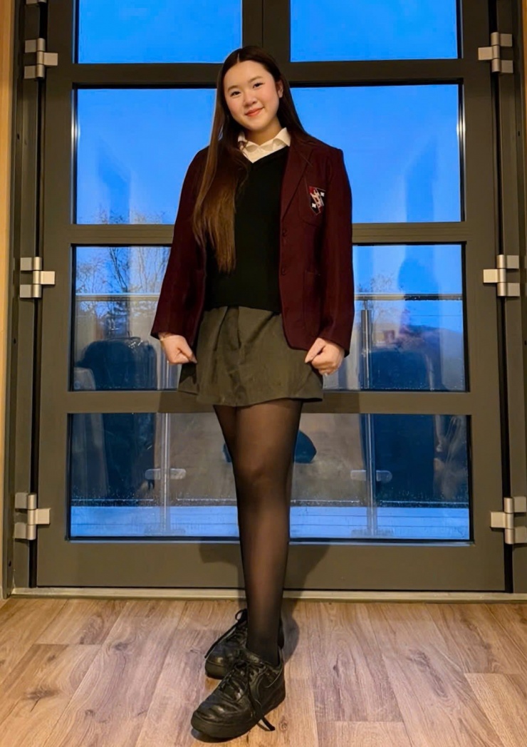 Con đầu của Phương Lê - Victoria Hà - 16 tuổi, đang du học cấp Ba ở Anh.