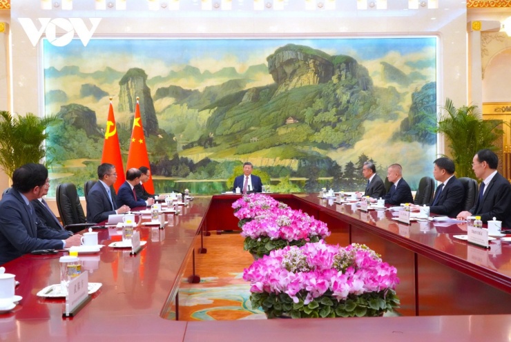 Đại biểu hai bên tham dự buổi hội kiến