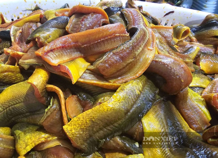 Lươn cuộn thịt là một trong những món được khách hàng ưa chuộng dịp Tết Nguyên đán. Ảnh: N.T